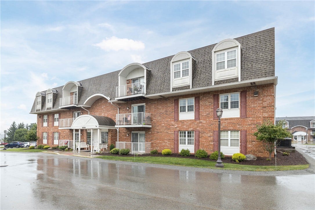 Welcome home to 207 Clubhouse Dr!
