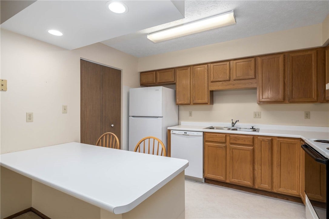 207 Clubhouse Dr, Washington, PA 15301
