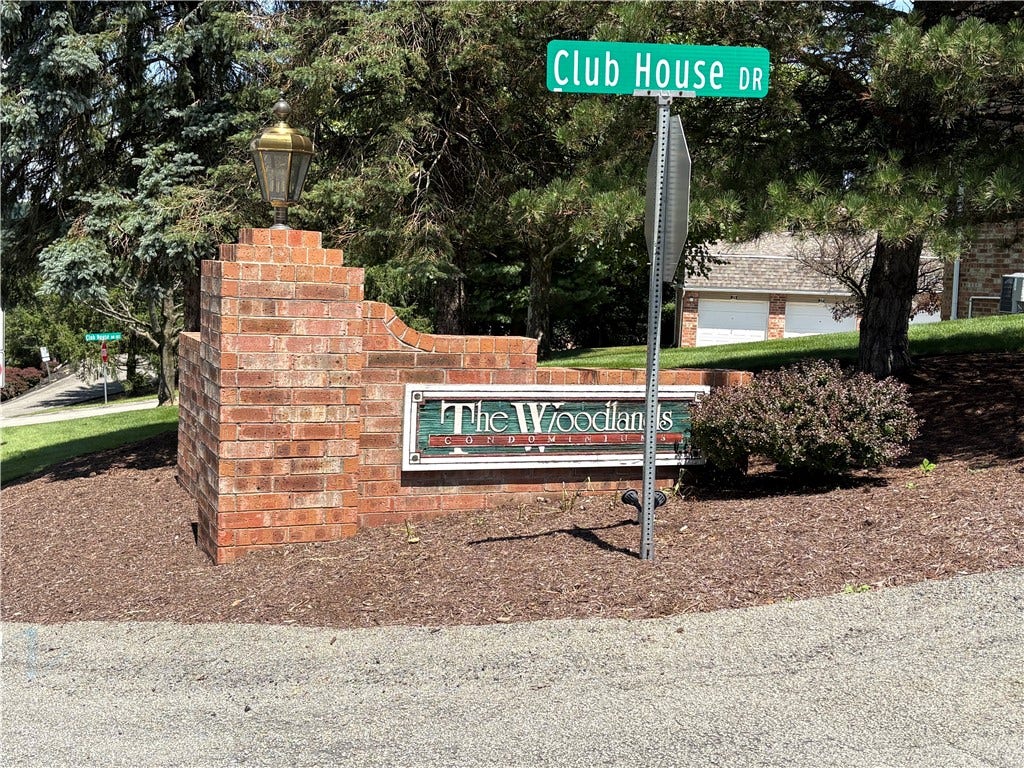 207 Clubhouse Dr, Washington, PA 15301