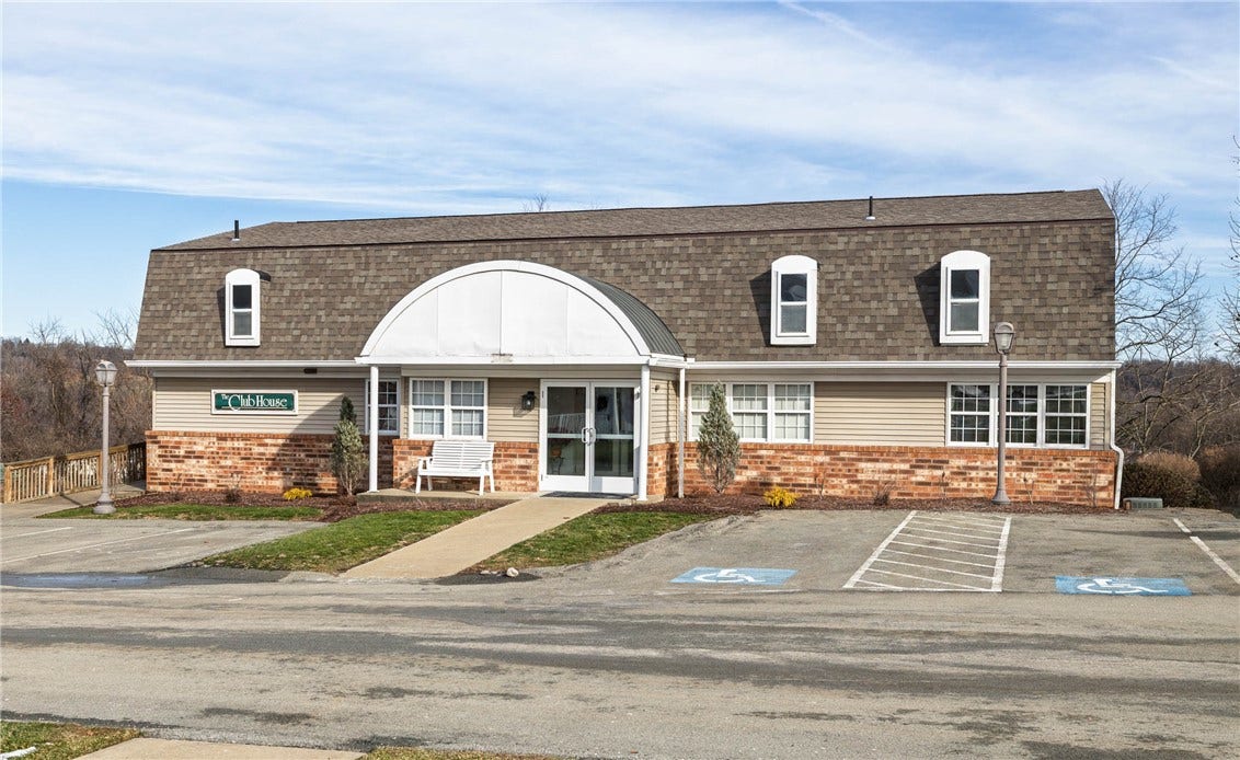 207 Clubhouse Dr, Washington, PA 15301