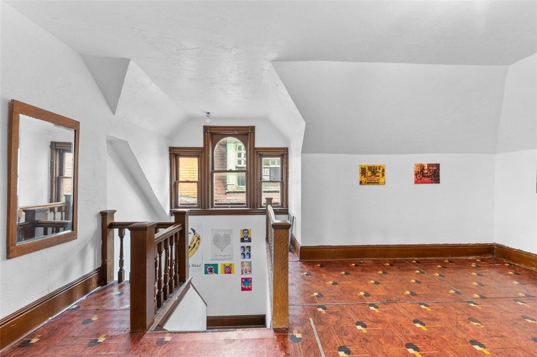 111 W Fayette St, Connellsville, PA 15425