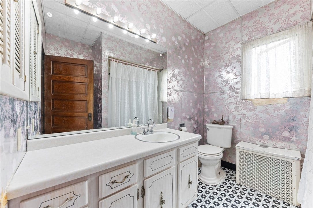 111 W Fayette St, Connellsville, PA 15425