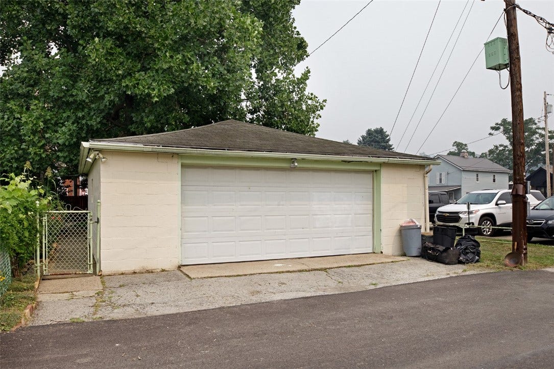 111 W Fayette St, Connellsville, PA 15425