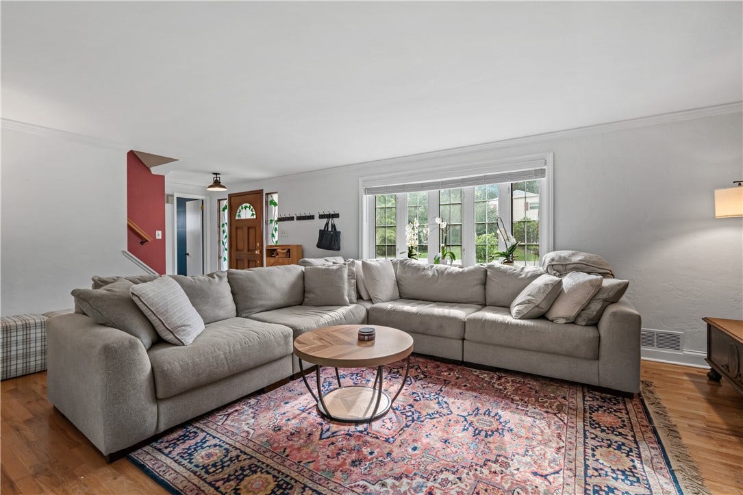 163 Spartan Dr, Bethel Park, PA 15102