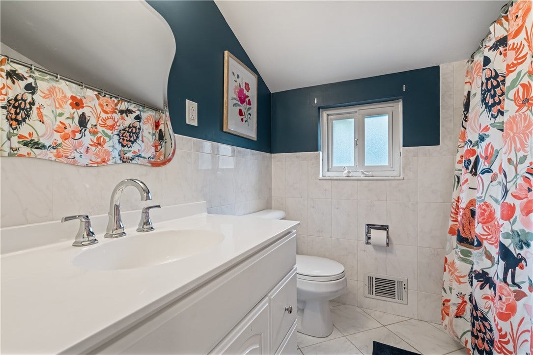 163 Spartan Dr, Bethel Park, PA 15102