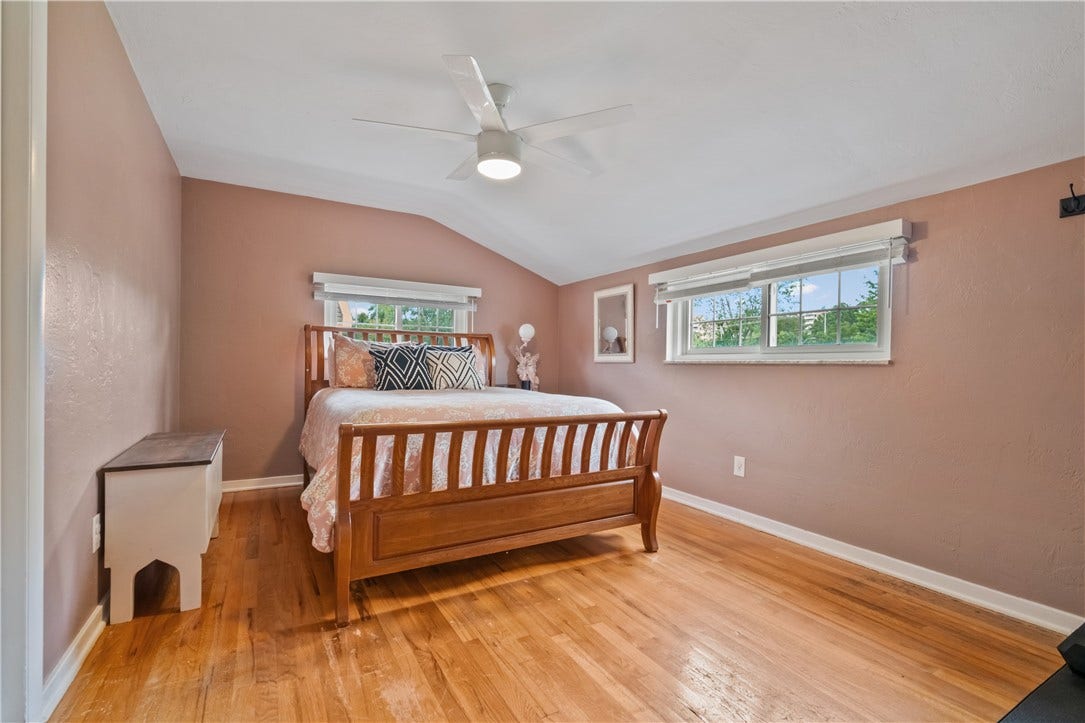 163 Spartan Dr, Bethel Park, PA 15102