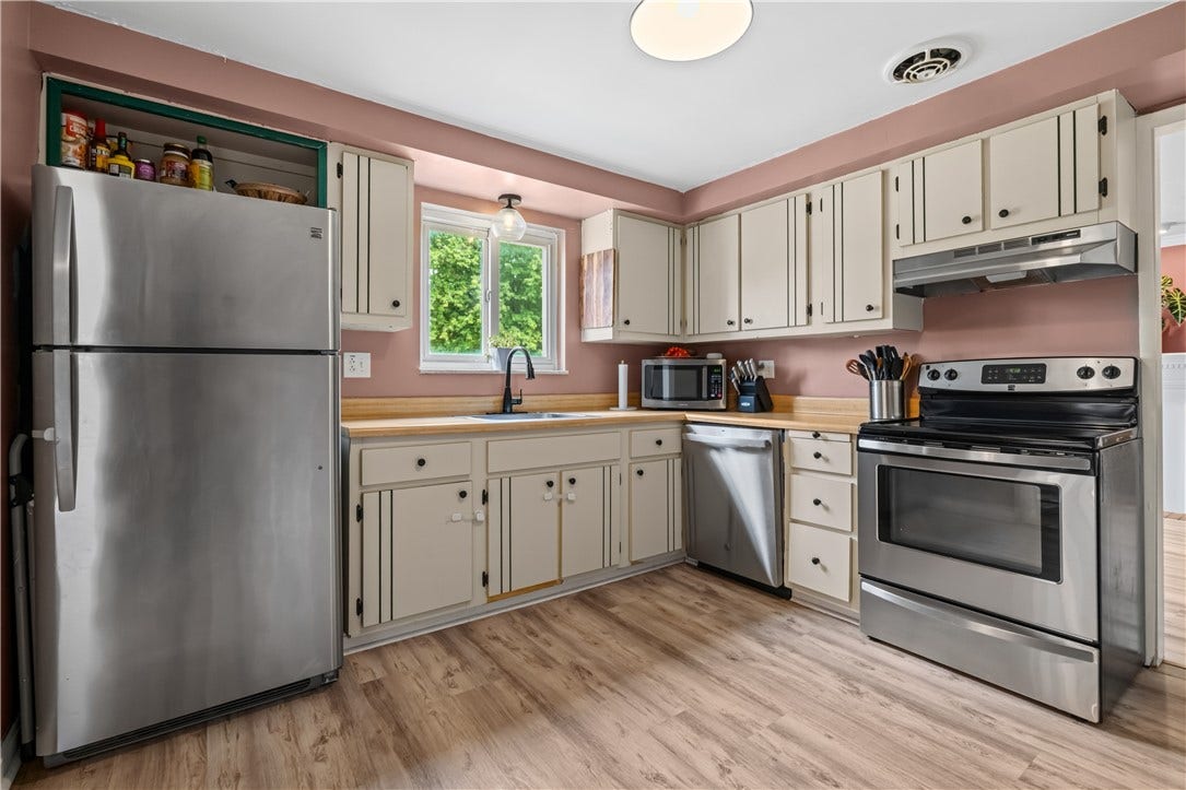 163 Spartan Dr, Bethel Park, PA 15102