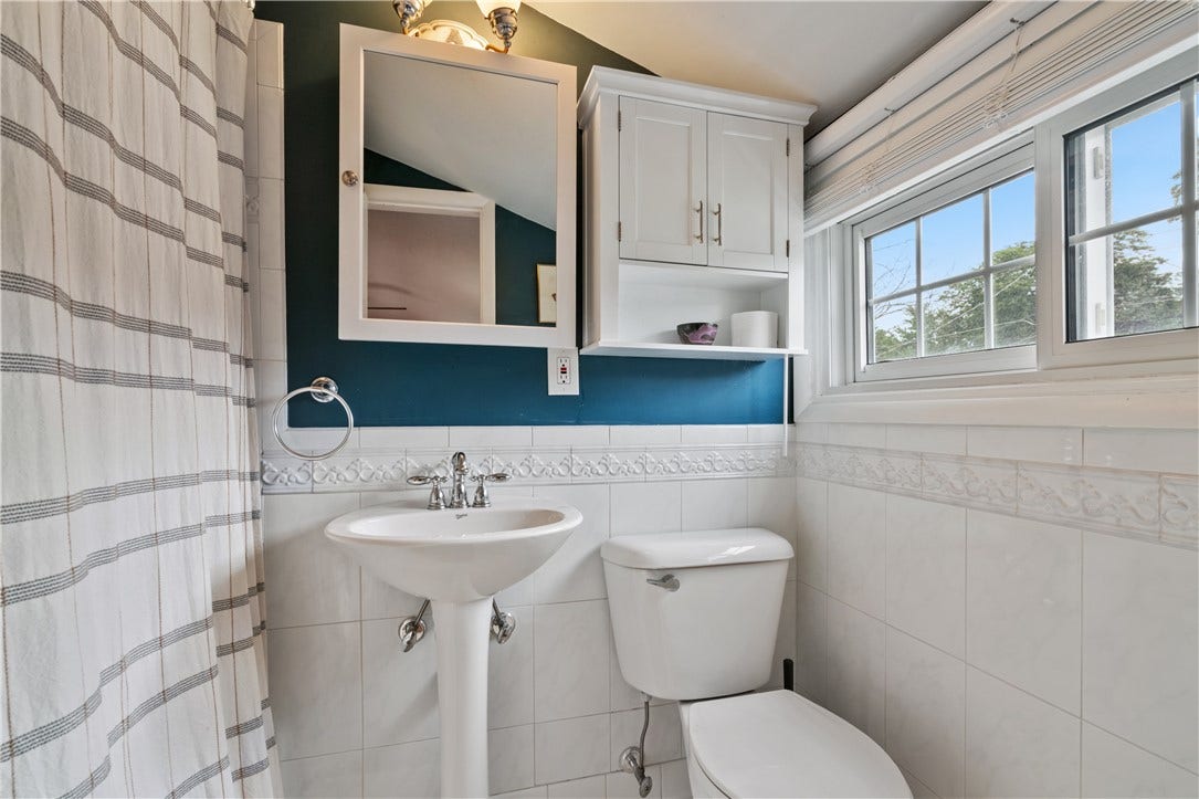 163 Spartan Dr, Bethel Park, PA 15102