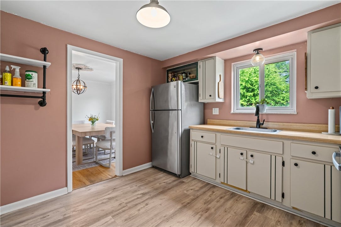 163 Spartan Dr, Bethel Park, PA 15102