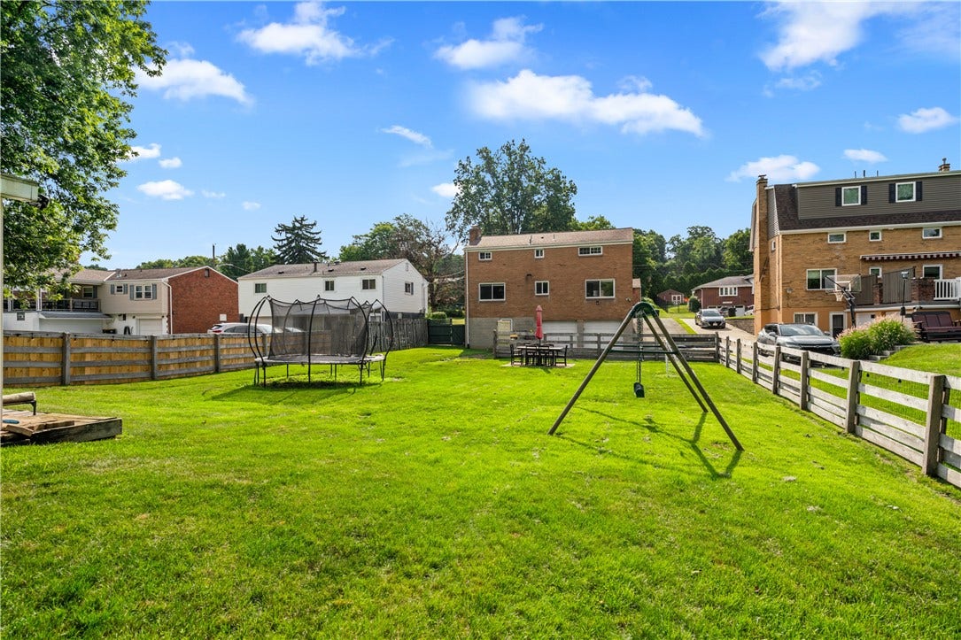 163 Spartan Dr, Bethel Park, PA 15102