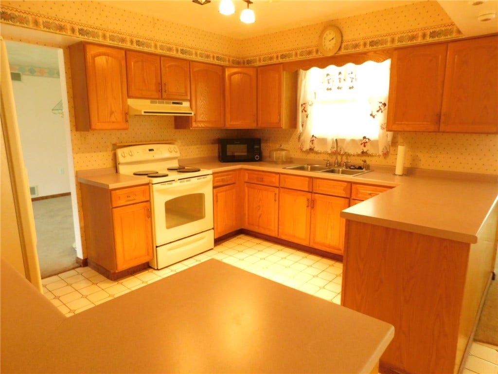 321 Meadowlark Dr, Uniontown, PA 15401