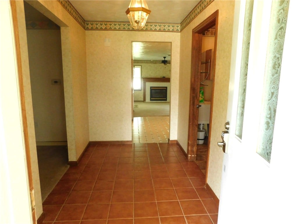 321 Meadowlark Dr, Uniontown, PA 15401