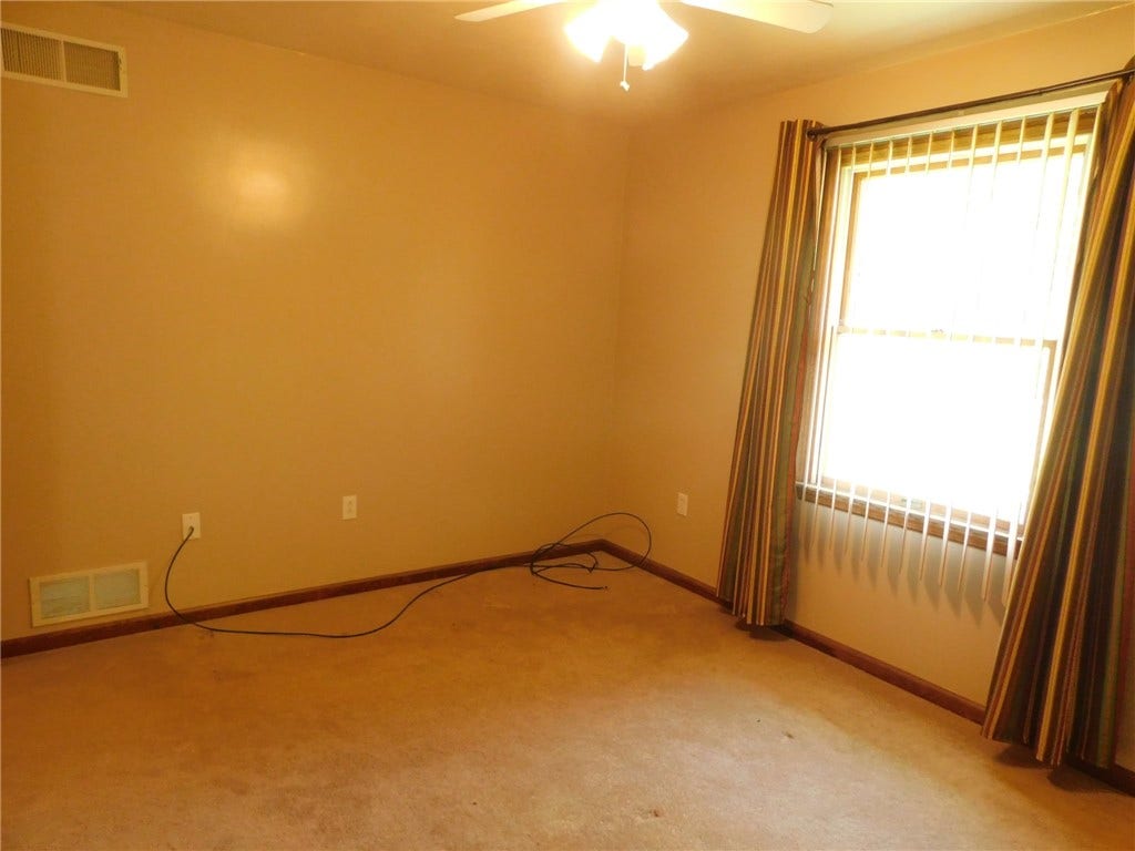 321 Meadowlark Dr, Uniontown, PA 15401