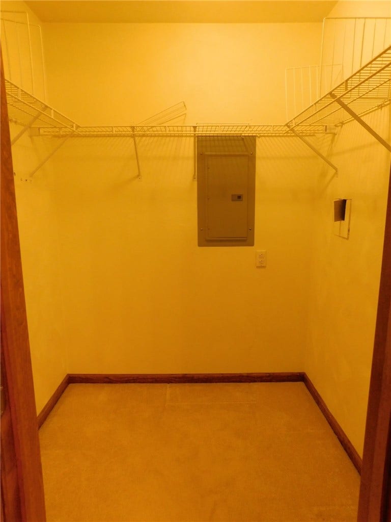 321 Meadowlark Dr, Uniontown, PA 15401