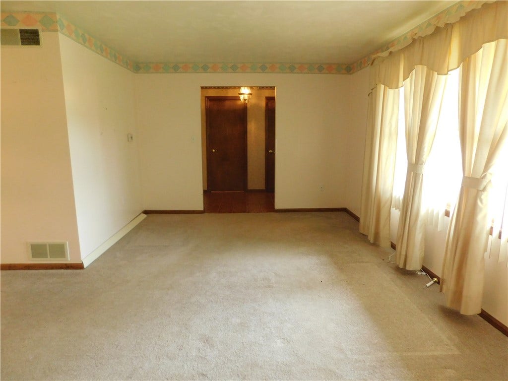 321 Meadowlark Dr, Uniontown, PA 15401