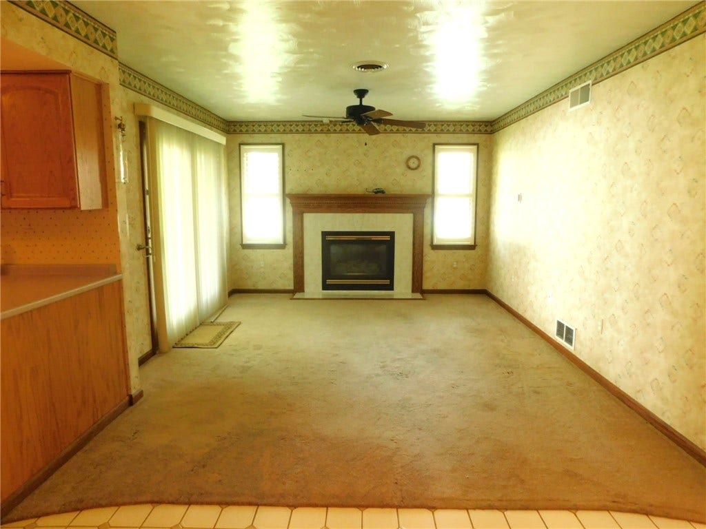 321 Meadowlark Dr, Uniontown, PA 15401