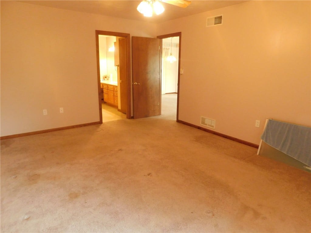 321 Meadowlark Dr, Uniontown, PA 15401