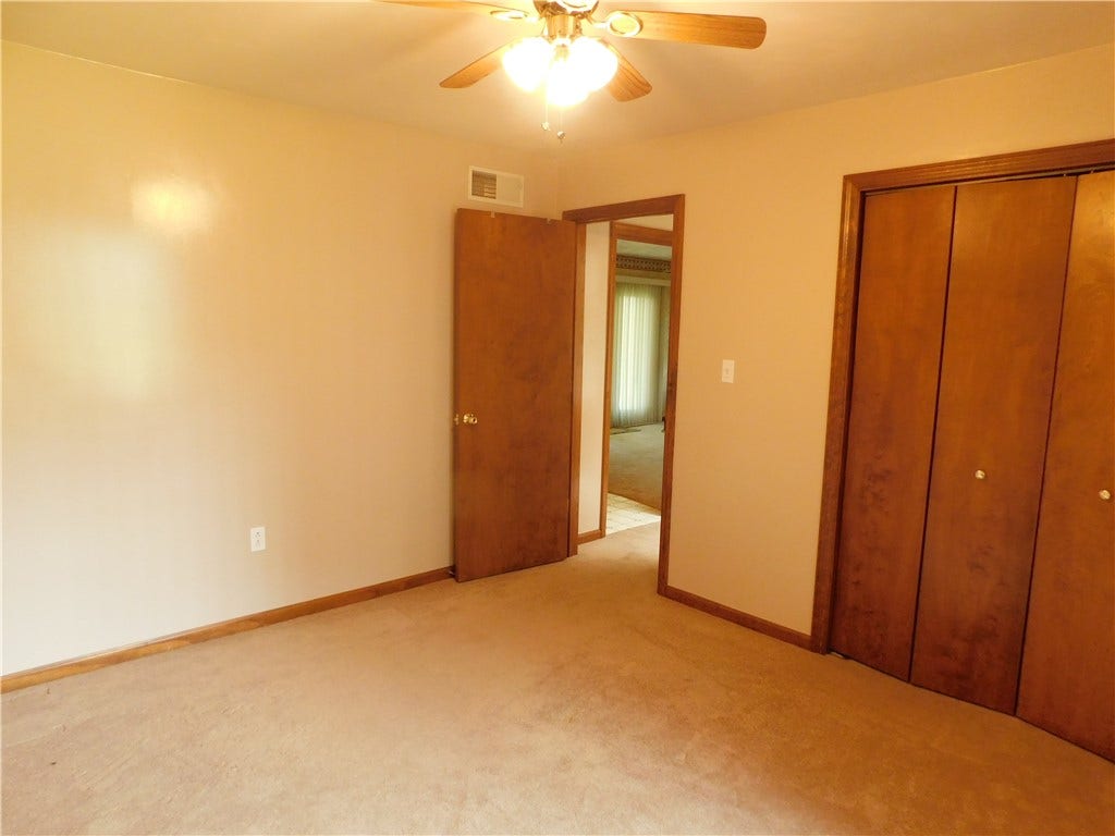321 Meadowlark Dr, Uniontown, PA 15401