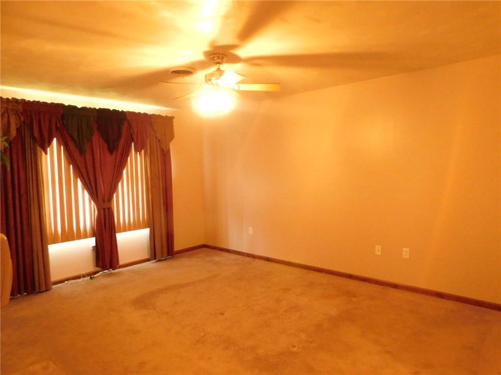 321 Meadowlark Dr, Uniontown, PA 15401