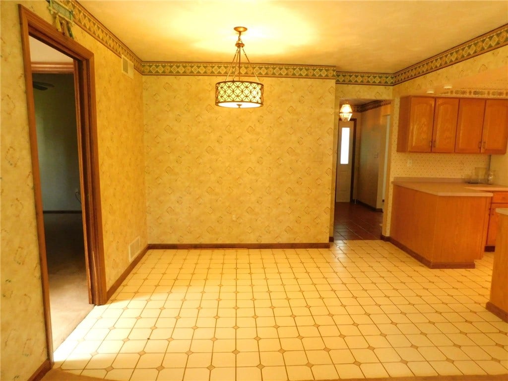 321 Meadowlark Dr, Uniontown, PA 15401