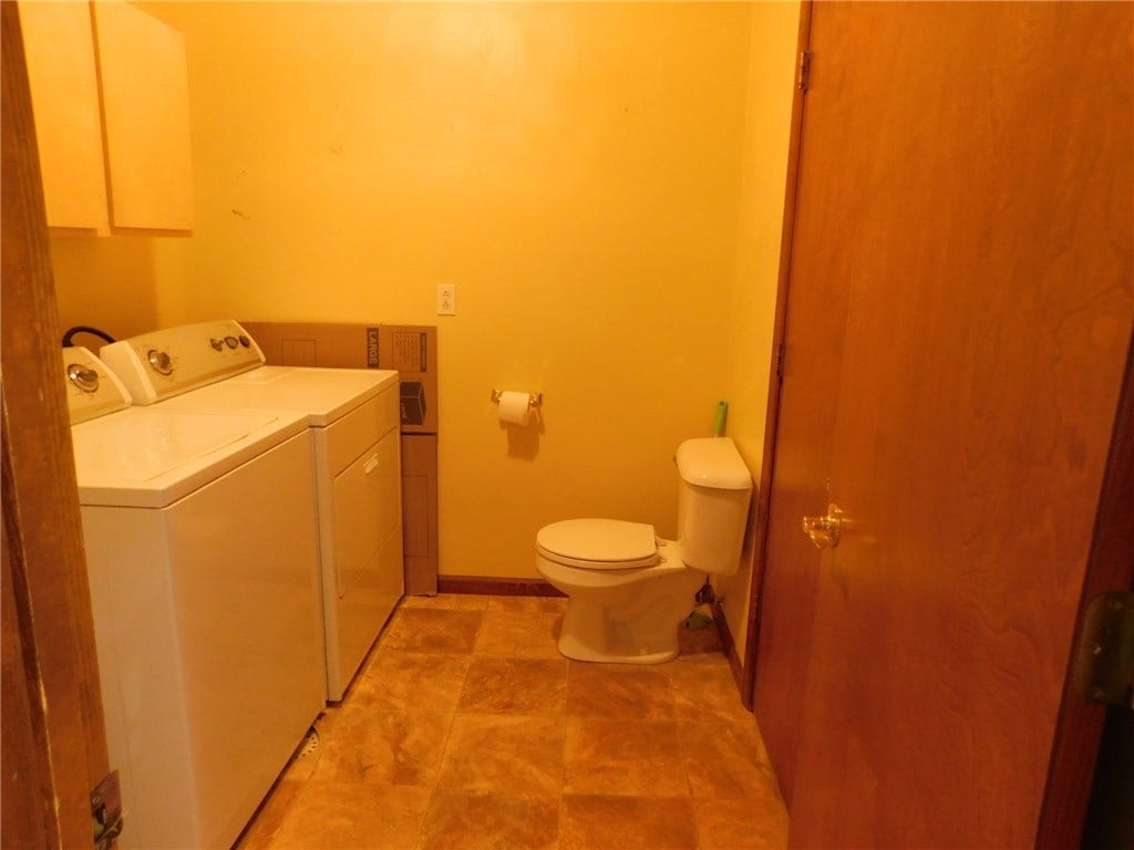 321 Meadowlark Dr, Uniontown, PA 15401