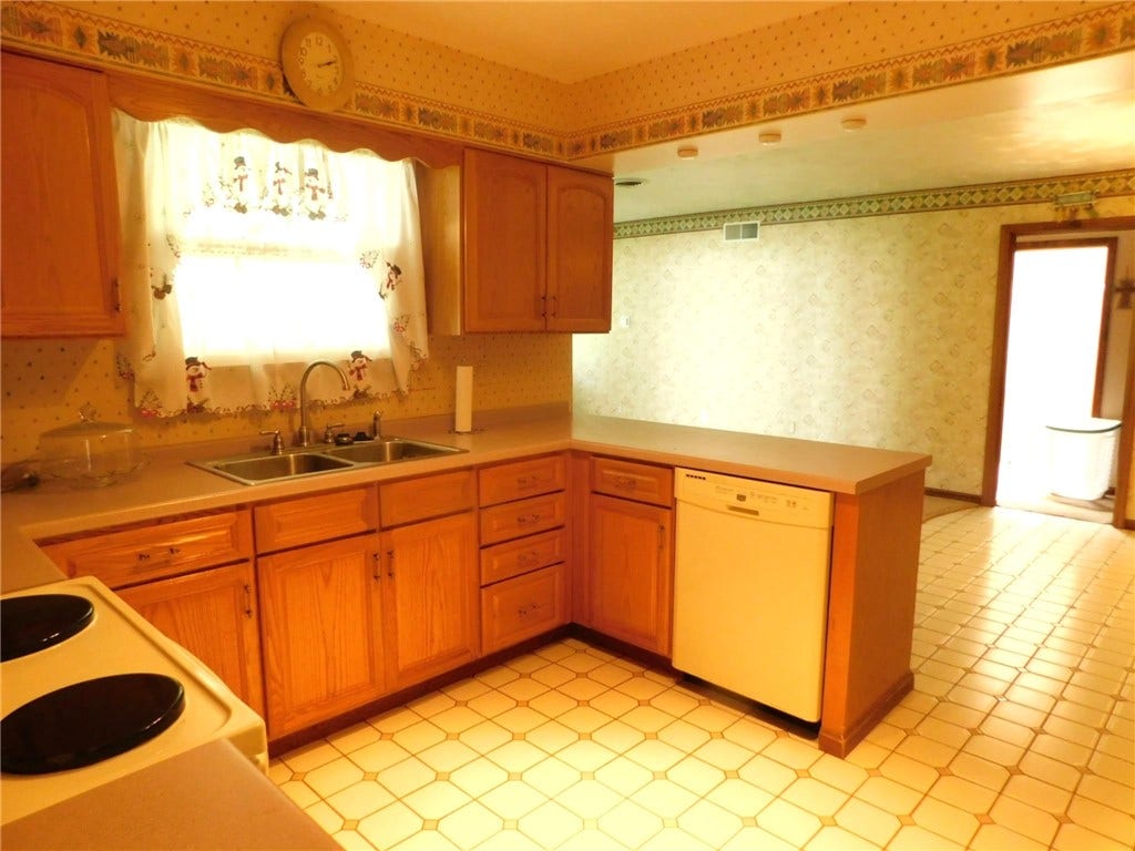 321 Meadowlark Dr, Uniontown, PA 15401