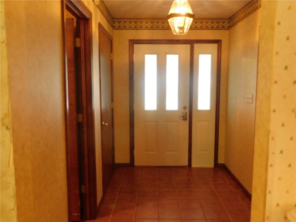 321 Meadowlark Dr, Uniontown, PA 15401