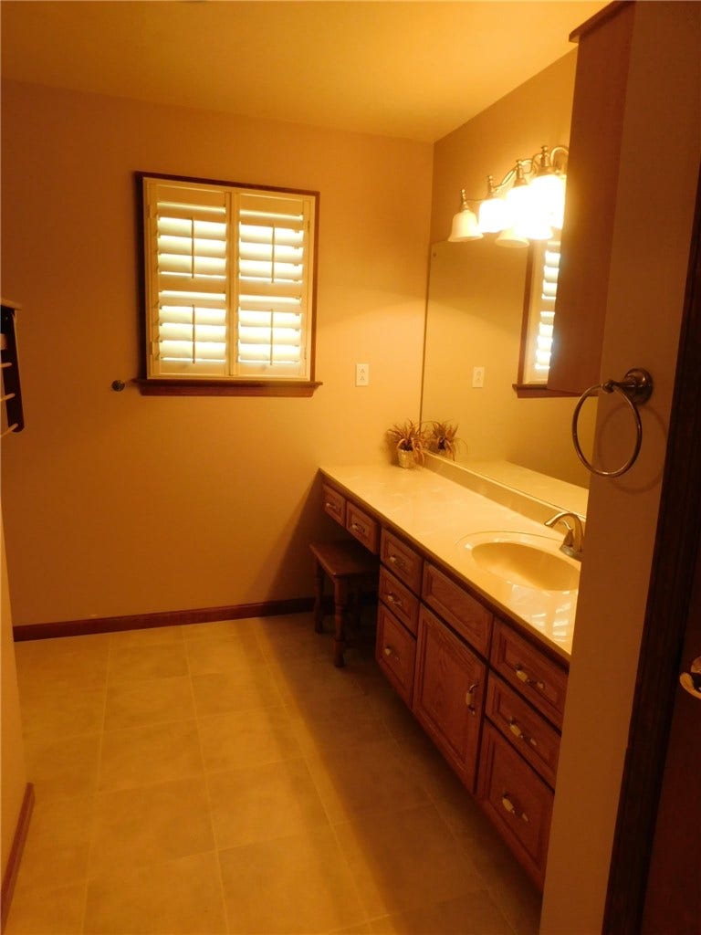 321 Meadowlark Dr, Uniontown, PA 15401