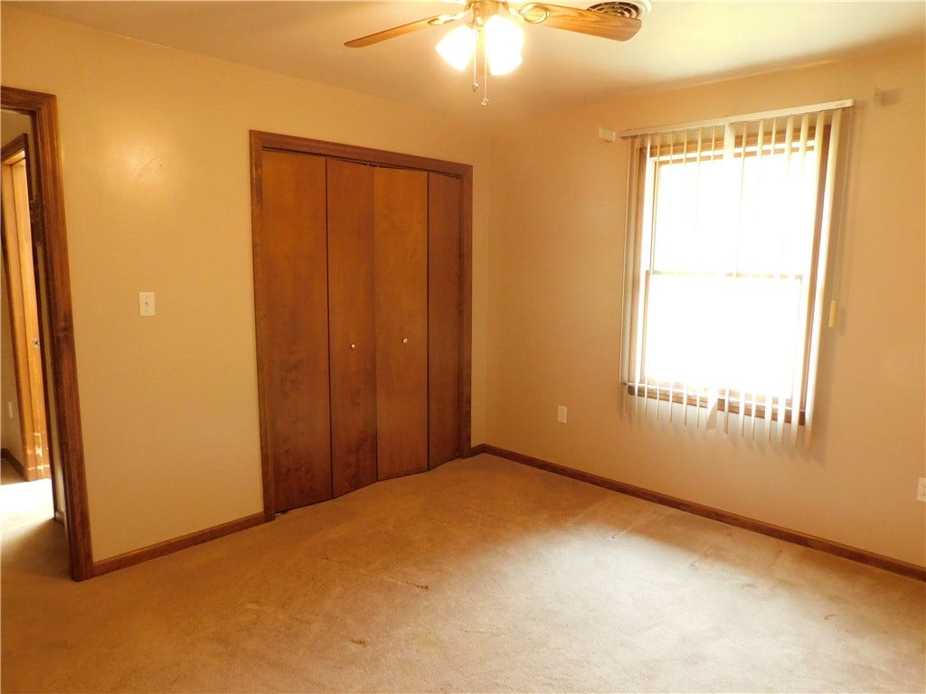321 Meadowlark Dr, Uniontown, PA 15401