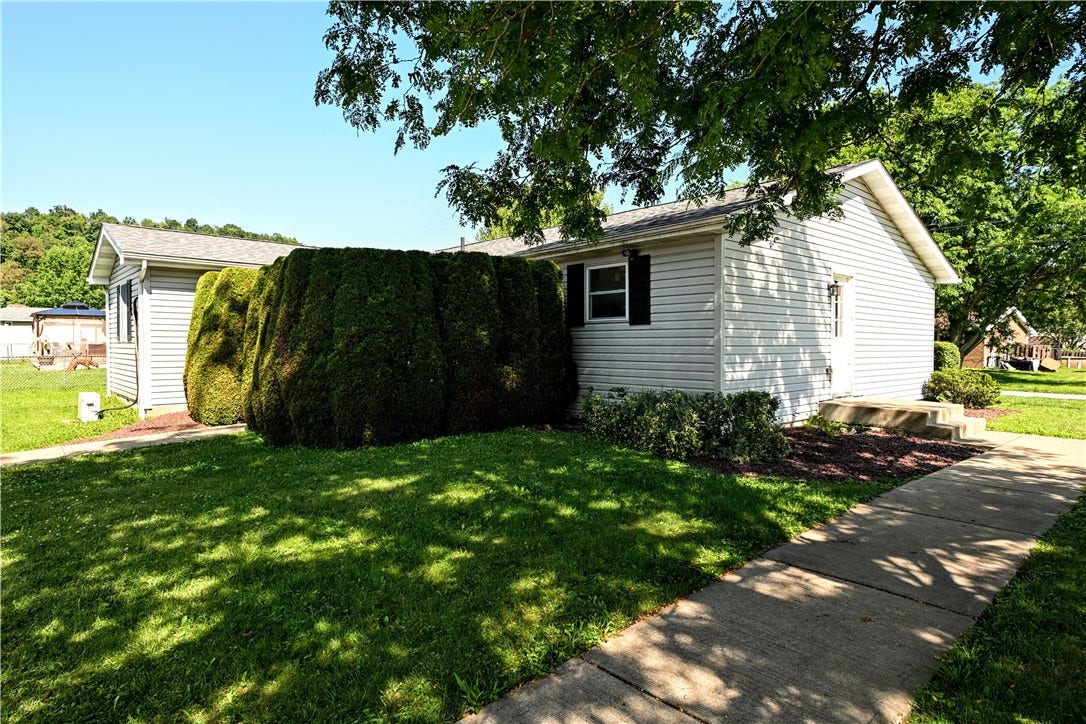217 Vernon Ave, Belle Vernon, PA 15012