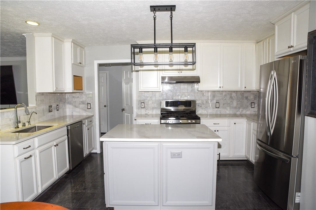 175 Valley View Dr, Belle Vernon, PA 15012