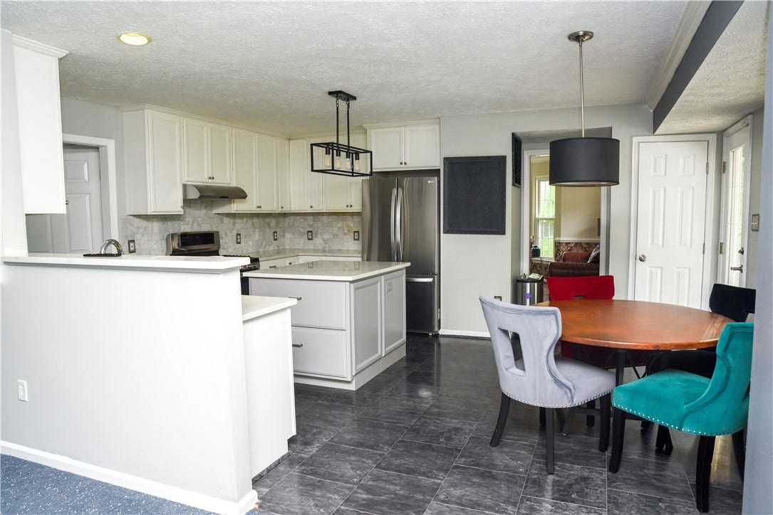 175 Valley View Dr, Belle Vernon, PA 15012