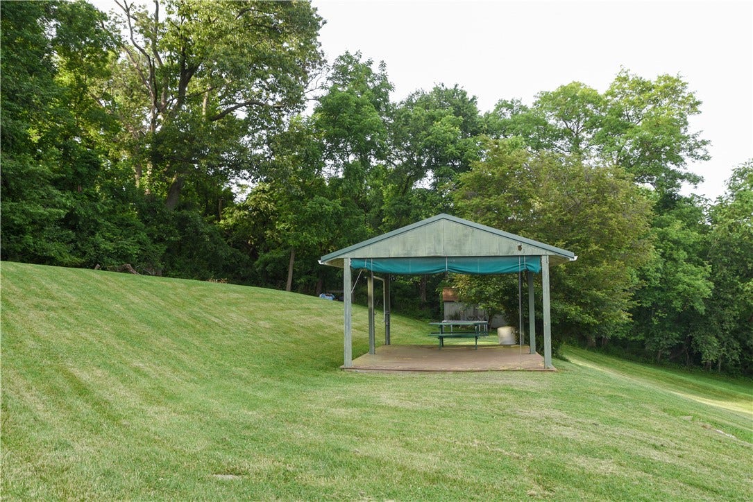 175 Valley View Dr, Belle Vernon, PA 15012