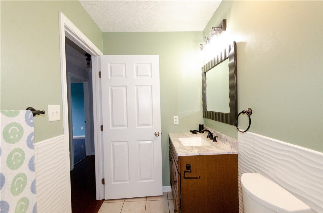 Second floor full bath