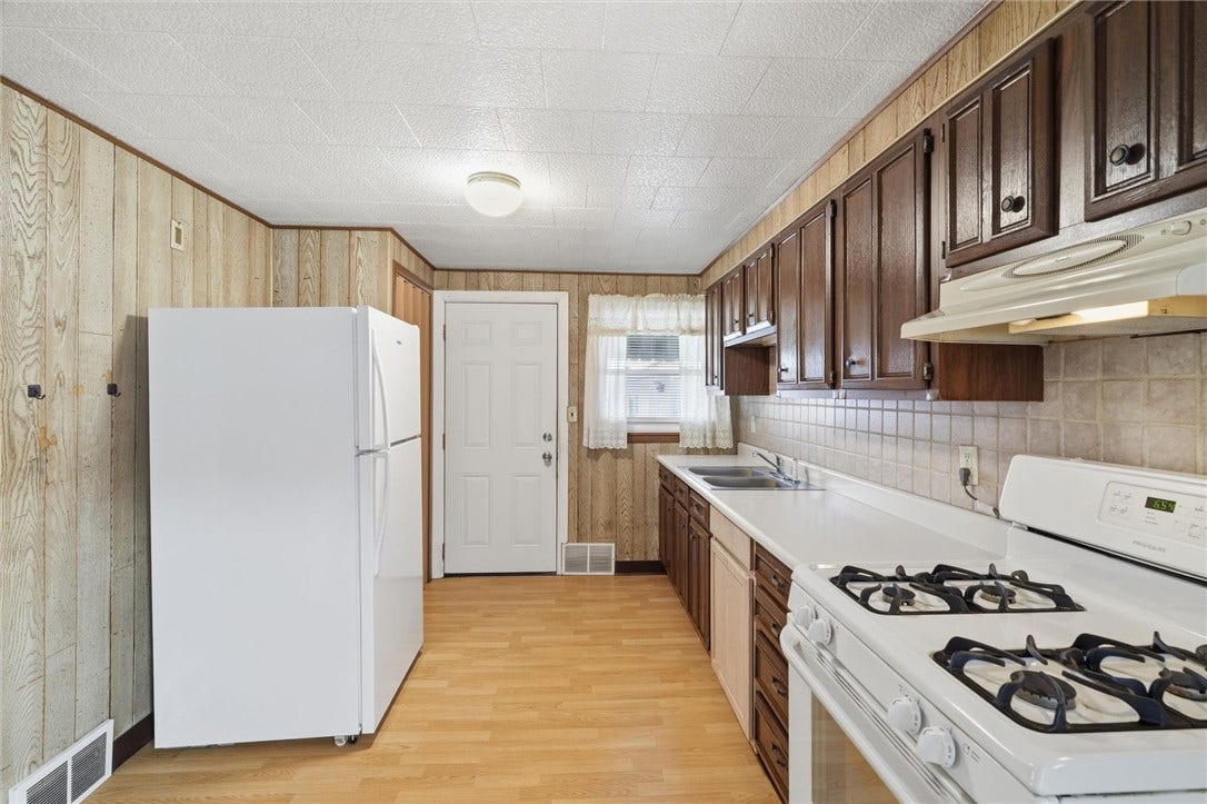 207 Westwood Ave, Masontown, PA 15461