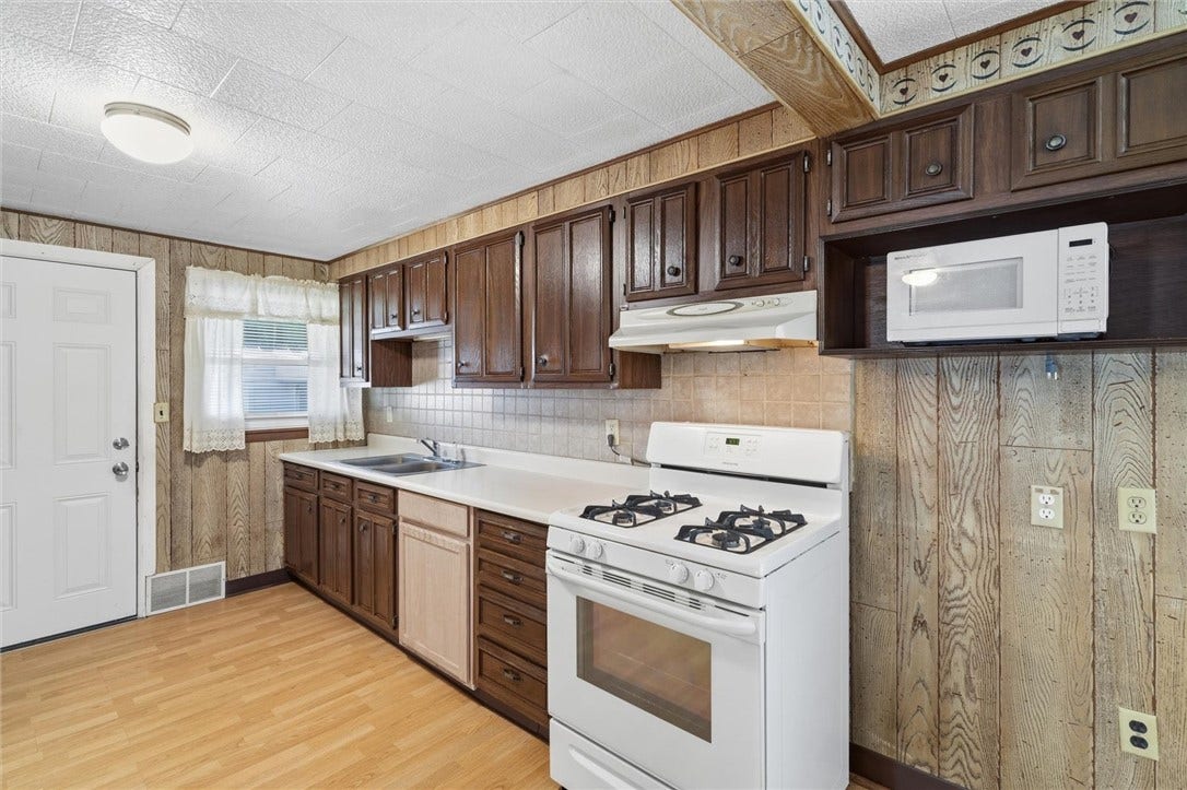 207 Westwood Ave, Masontown, PA 15461