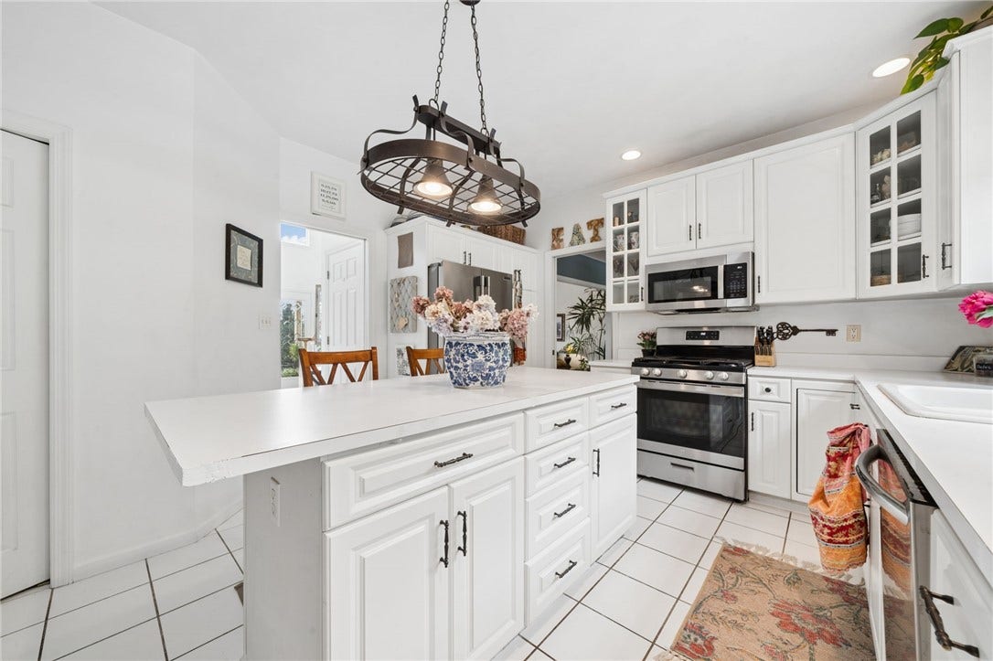 8 Crystol Court, Irwin, PA 15642