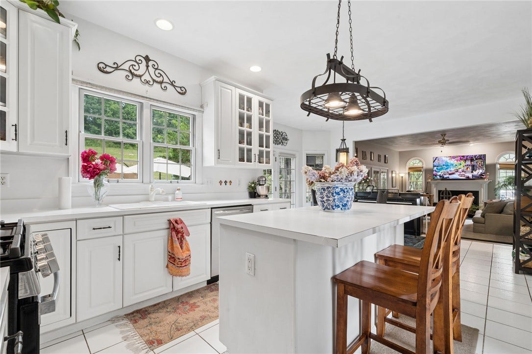8 Crystol Court, Irwin, PA 15642
