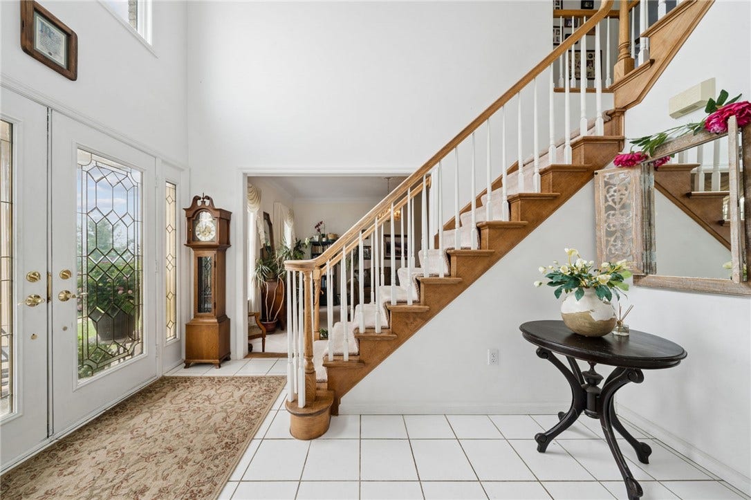 8 Crystol Court, Irwin, PA 15642