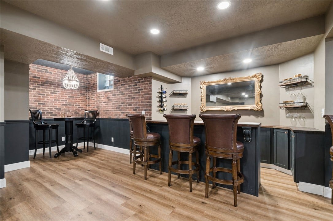 8 Crystol Court, Irwin, PA 15642