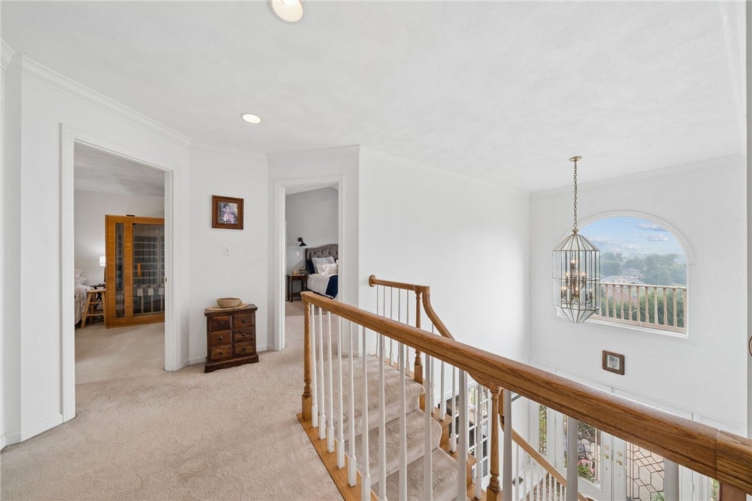 8 Crystol Court, Irwin, PA 15642