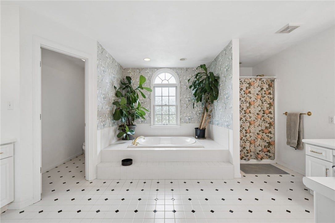 8 Crystol Court, Irwin, PA 15642