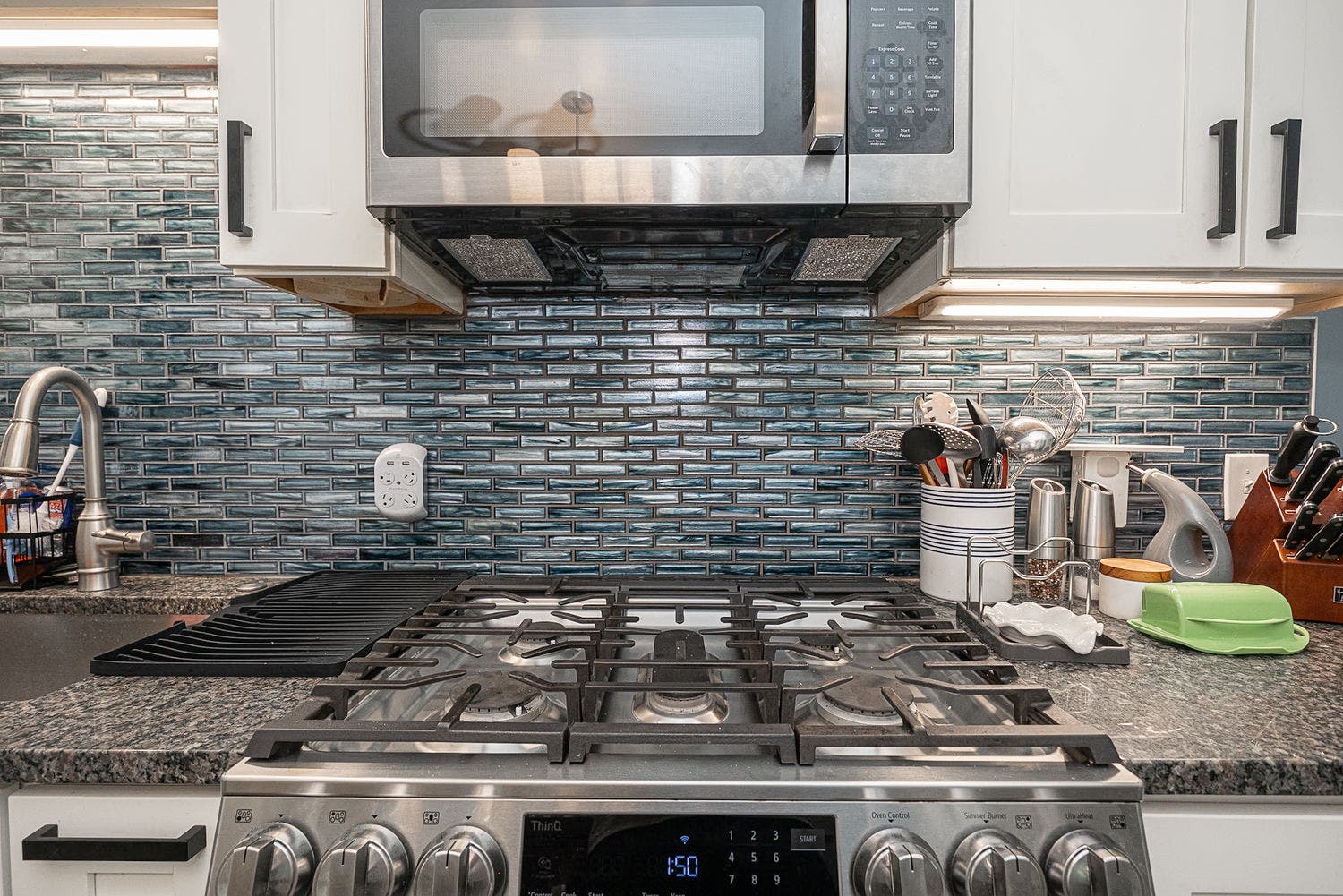952 Herron Avenue, Pittsburgh, PA 15219 Stunning backsplash! Five burner gas stove