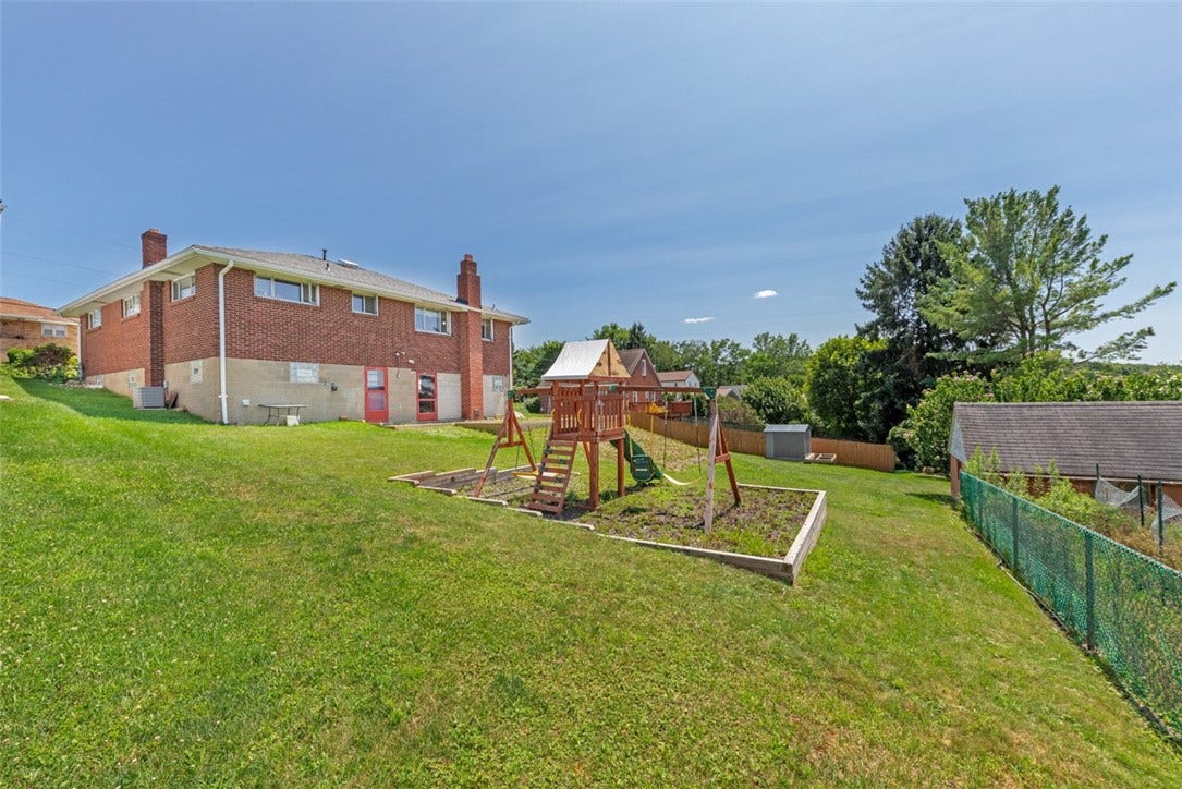 1522 Oak St, Greensburg, PA 15601