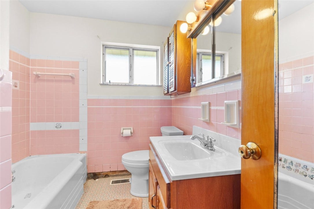 1522 Oak St, Greensburg, PA 15601