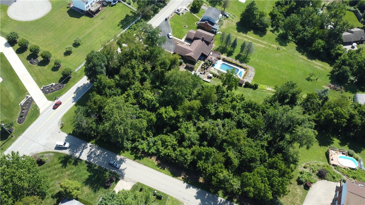 Barnes Lake /Farview Drive, North Huntingdon, PA 15642