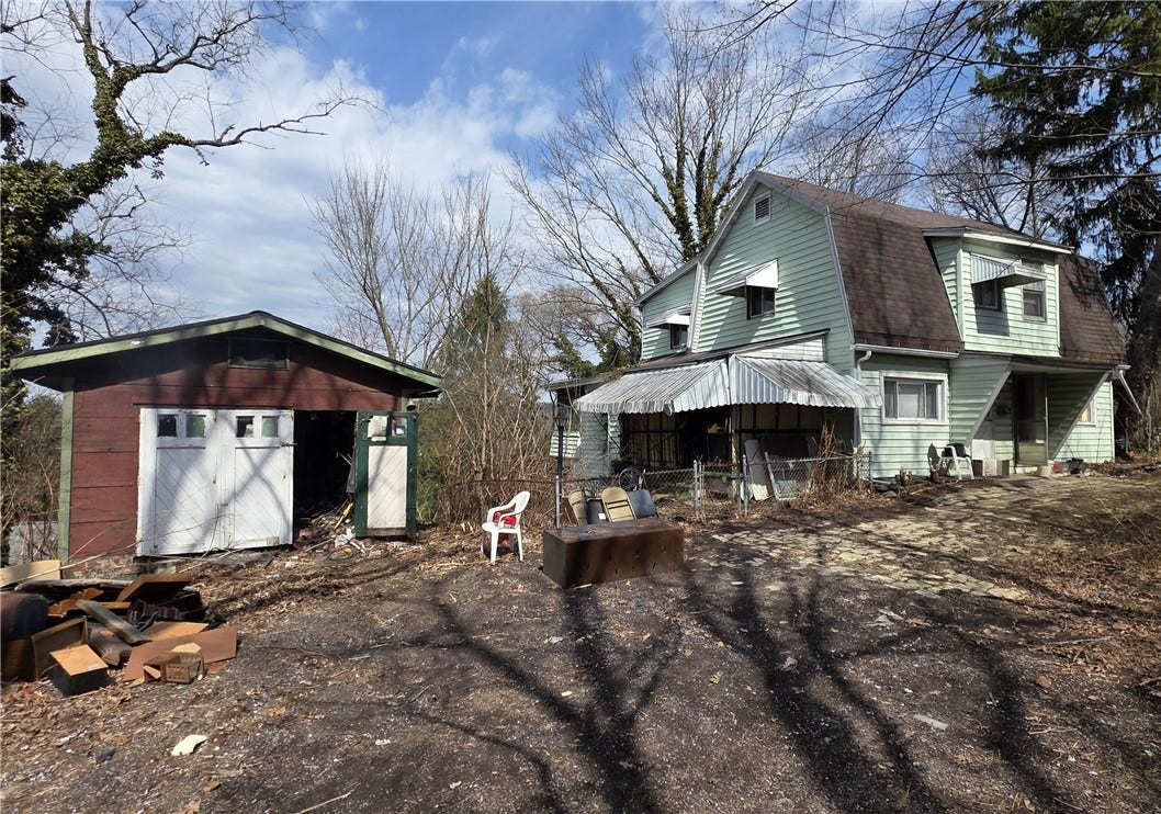 23 Maple Ave, #B, Jeannette, PA 15644