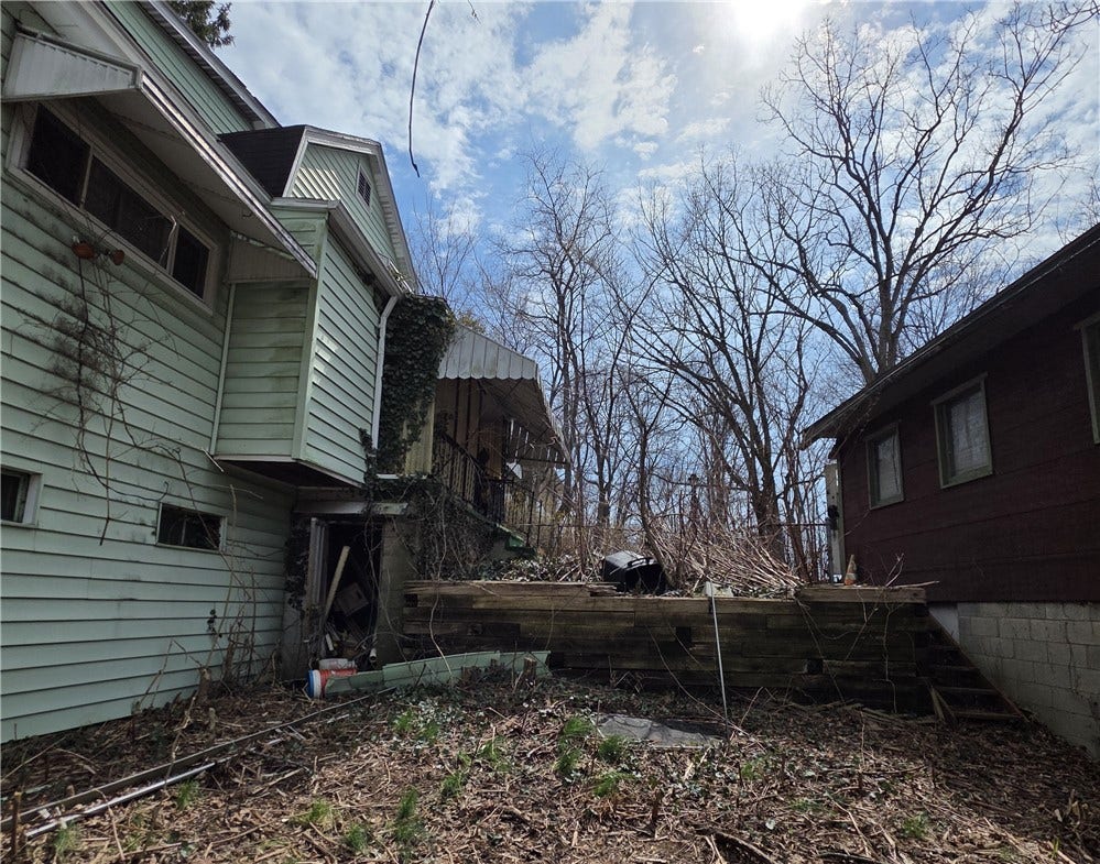 23 Maple Ave, #B, Jeannette, PA 15644