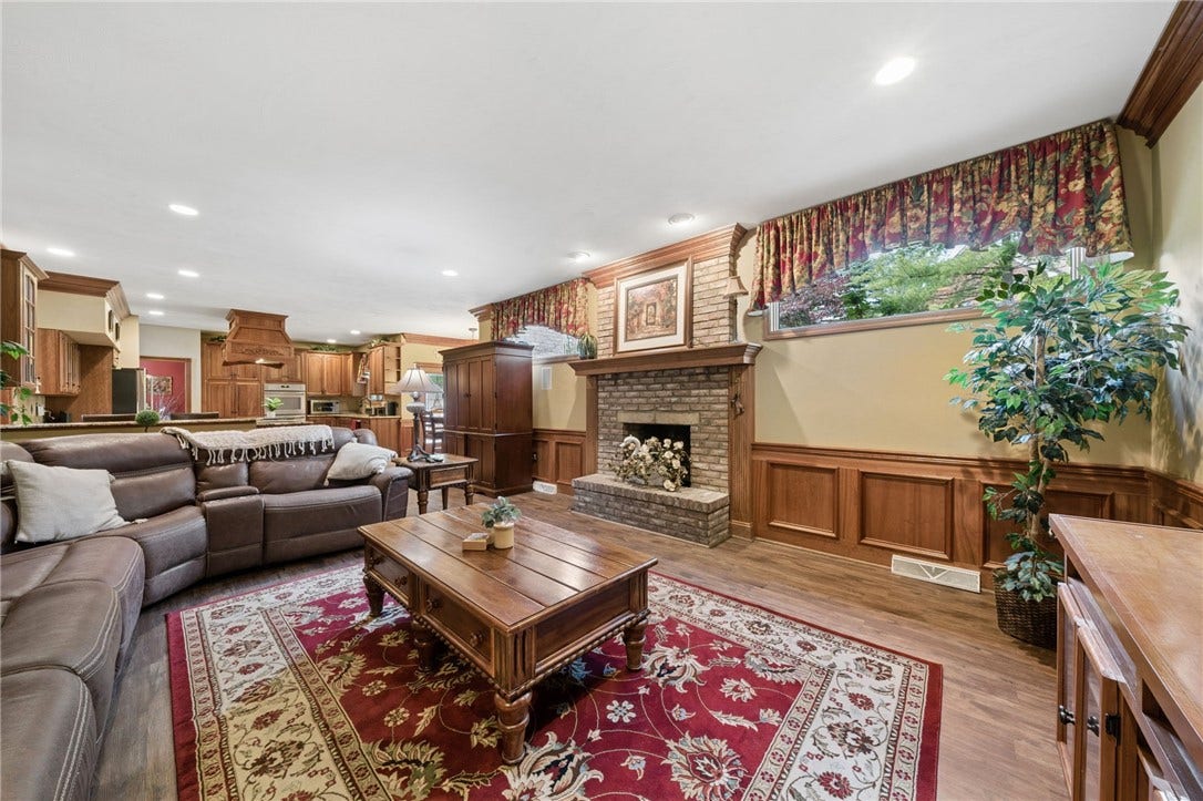 6 Crystol Ct, Irwin, PA 15642 6 Crystol Ct, Irwin, PA 15642