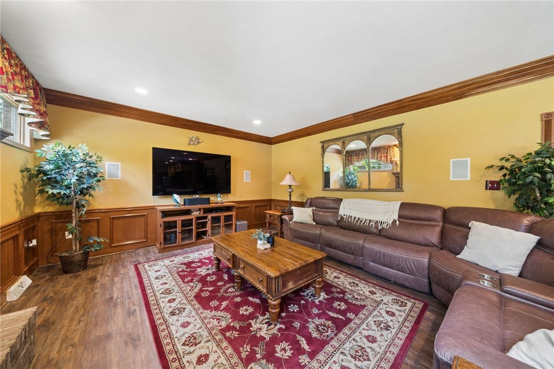 6 Crystol Ct, Irwin, PA 15642 6 Crystol Ct, Irwin, PA 15642